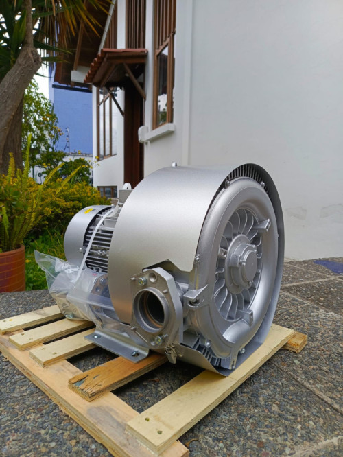 La importancia de los blowers regenerativos de 2 etapas en los sistemas de aire y vacío